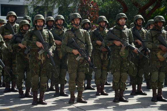 Carreira militar é alternativa para quem conclui ensino médio Aprovados em concurso podem seguir a carreira das Armas até passar para a Reserva RemuneradaFoto: Divulgação