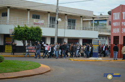 Manifesto contra a violência fecha o comércio e reúne 500 pessoas em Ponta Porã A mobilização no comércio de Ponta Porã ocorreu na manhã de sexta-feira (15)Foto: Assessoria Acepp