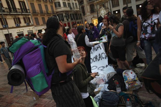 Protesto dos jovens, que pedem mudanças na política e na economia, já dura duas semanas.