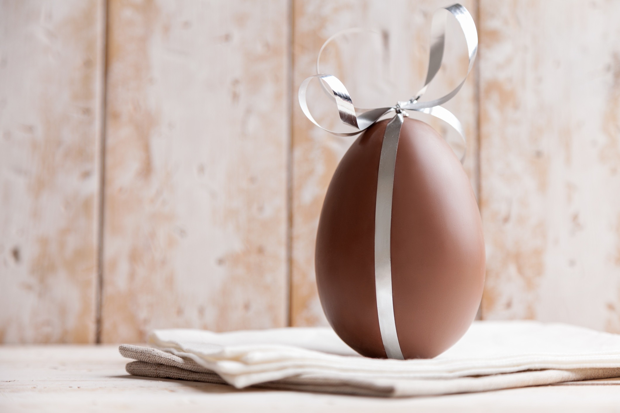Por que o ovo de Páscoa é mais caro que a barra de chocolate? Por que o ovo de Páscoa é mais caro que a barra de chocolate?