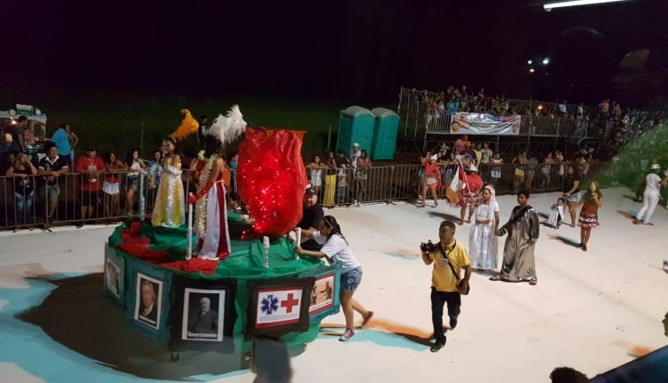 Escolas de samba desfilam na primeira noite de apresentações do Grupo Único Escolas de samba desfilam na primeira noite de apresentações do Grupo Único