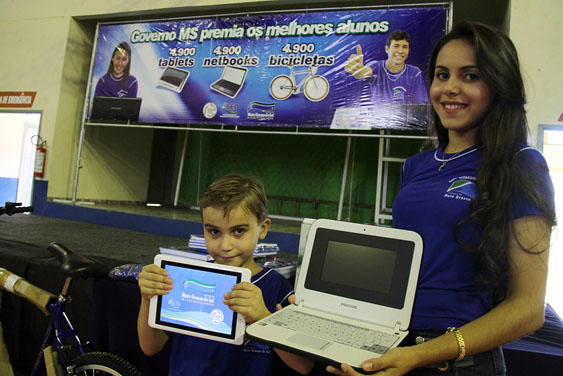 Governo inicia premiação dos melhores alunos da Rede Estadual de Ensino Governo inicia premiação dos melhores alunos da Rede Estadual de Ensino