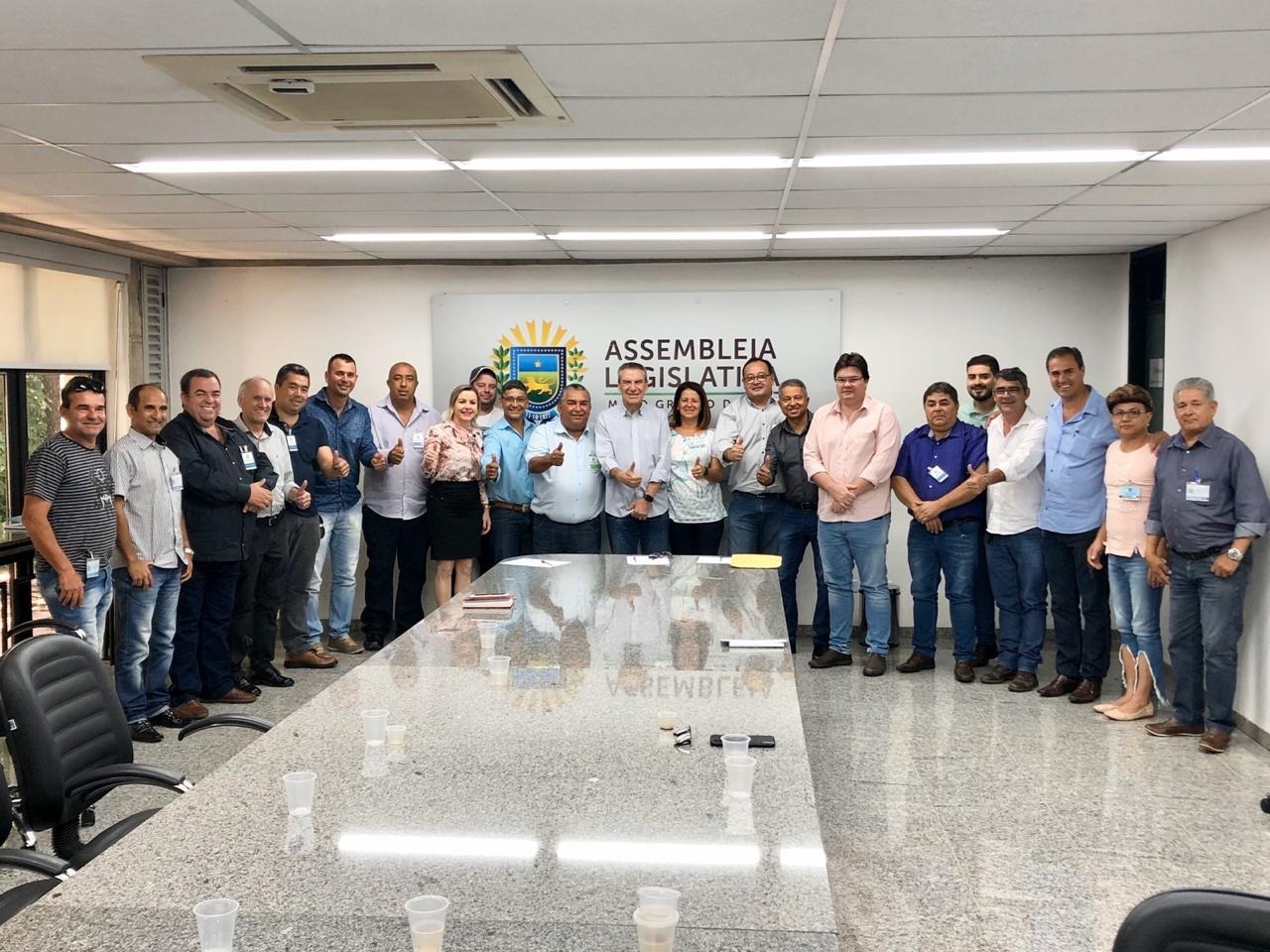 Políticos de Amambai durante reunião com o presidente do poder legislativo estadual / Fotos: Assessoria/legislativo de Amambai