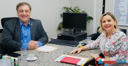 Vereadora Janete durante reunião com o deputado estadual, Neno Razuk / Foto: Reprodução/Facebook