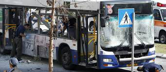 Nove pessoas ficam feridas a faca após ataque a ônibus em Tel Aviv