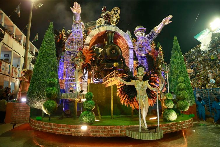 Mangueira, Viradouro e Vila Isabel celebram resultado Desfile da Vila Isabel no Carnaval 2019 no Rio de Janeiro / Foto: Tomaz Silva/Agência Brasil
