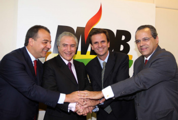 PMDB pressiona Dilma por cargos e peso nas decisões PMDB pressiona Dilma por cargos e peso nas decisões