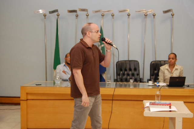O promotor da 1ª Vara da Justiça de Amambai, Etéocles Brito Junior. Foto: Moreira Produções.