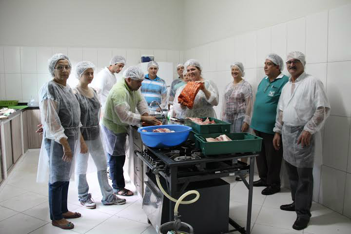 Curso de embutidos e defumados suínos é realizado em Amambai Curso de embutidos e defumados suínos é realizado em Amambai