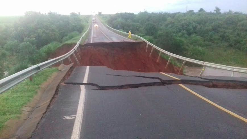NOTA: aviso da CCR MS Via sobre pista da rodovia na região de Eldorado NOTA: aviso da CCR MS Via sobre pista da rodovia na região de Eldorado