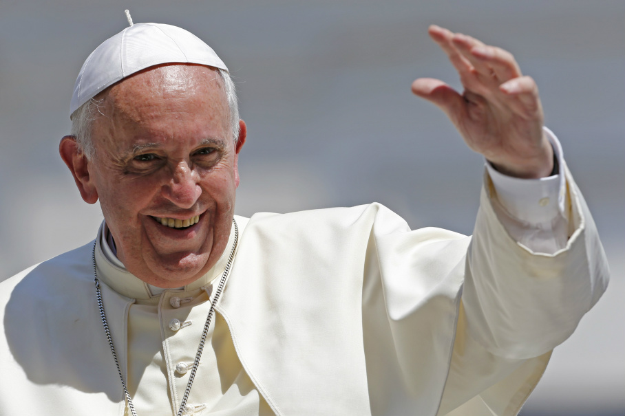 Papa Francisco diz que Igreja deve pedir desculpas aos homossexuais Papa Francisco diz que Igreja deve pedir desculpas aos homossexuais