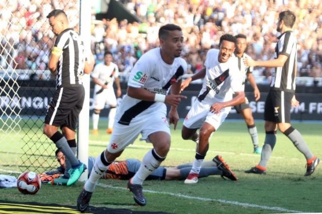 Vasco abriu vantagem na final do Carioca (Foto: Gazetapress)
