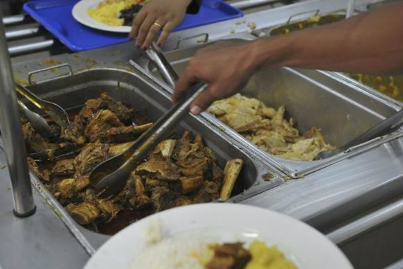 Mais de 14 mil estabelecimentos do setor de alimentos fecharam no início de 2016 Mais de 14 mil estabelecimentos do setor de alimentos fecharam no início de 2016