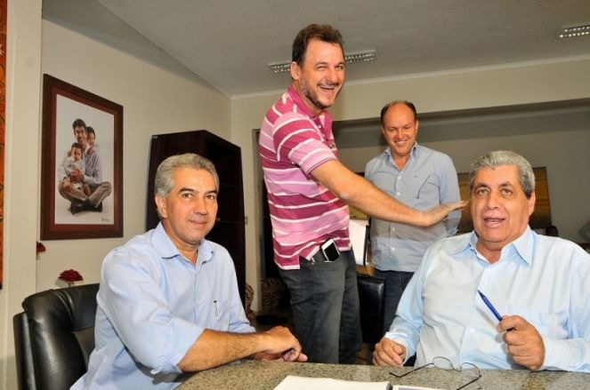 Reinaldo e André podem se unir para derrotar Odilon (Foto: Reprodução)