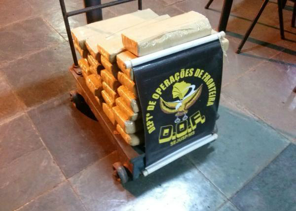 DOF prende jovem do Acre com 25 quilos de maconha, na região de Laguna Carapã