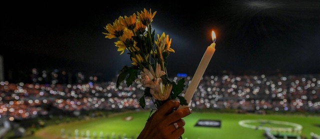 Torcedor durante homenagem de um ano às vítimas do voo, realizada em 2017 - Foto: Divulgação