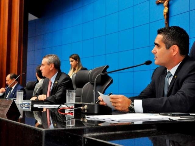 Deputados votam projetos que trazem restrições a agressores de mulheres Deputados vão votar projetos durante sessão na Assembleia (Foto: Assessoria/ALMS)