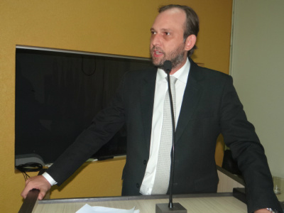Executivo de Amambai quer parcelar dívida da gestão 2009-2012 O vereador Luciney Bampi apresentou requerimento criando Comissão Especial para averiguar indícios de Pedalada Fiscal / Foto: Moreira Produções