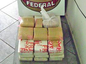 PF barra quase 30 quilos de cocaína destinada ao RJ