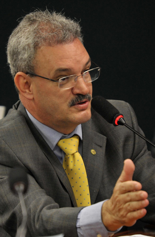 Geraldo quer regulamentar a profissão de esteticista Geraldo Resende levanta mais uma bandeira na Câmara Federal.