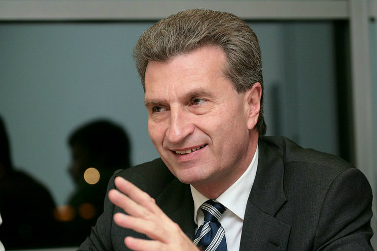 UE debaterá controversa reforma da mídia polonesa Para Oettinger, é preciso reforçar a independência dos reguladores