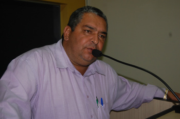 Brito cobra segurança em frente das escolas de Amambai Vereador Brito quer melhor segurança para a população / Foto: Moreira Produções
