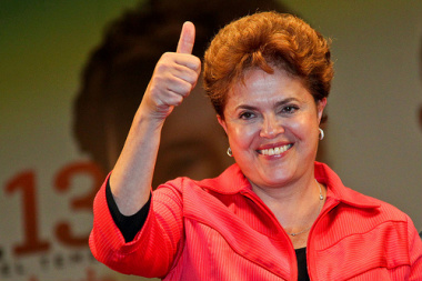 Em Curitiba, Dilma diz que chegou a hora de o país eleger uma mulher para presidente Em Curitiba, Dilma diz que chegou a hora de o país eleger uma mulher para presidente