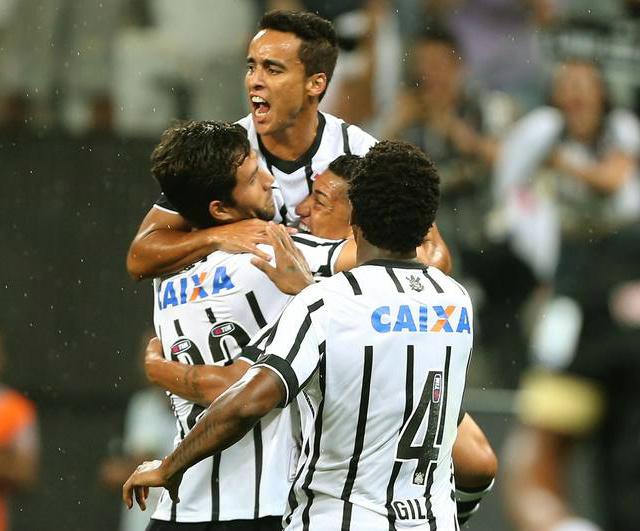 Tite vibra com vitória, mas lamenta cartões vermelhos Tite vibra com vitória, mas lamenta cartões vermelhos