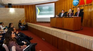 Federalismo é debatido em evento da Escola da PGE A troca de experiências foi produtiva entre convidados e público.