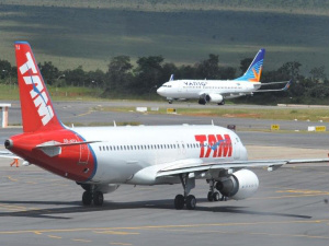 Passagens aéreas subiram mais de 130% acima da inflação nos últimos anos Passagens aéreas subiram mais de 130% acima da inflação nos últimos anos