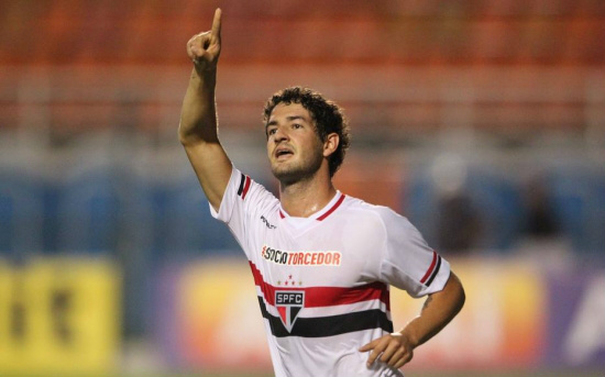 Pato faz três e comanda vitória do São Paulo sobre o Capivariano Pato foi o nome da vitória são-paulina