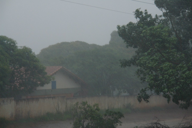 Tempo em Amambai é monitorado por Estação Meteorológica a cada minuto A estação meteorológica coleta de minuto em minuto informações meteorológicas (temperatura, umidade, pressão atmosférica, precipitação, direção e velocidade dos ventos, radiação solar.