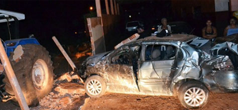 Jovens ficam feridos ao bater carro quando tentavam furar bloqueio da polícia em MS