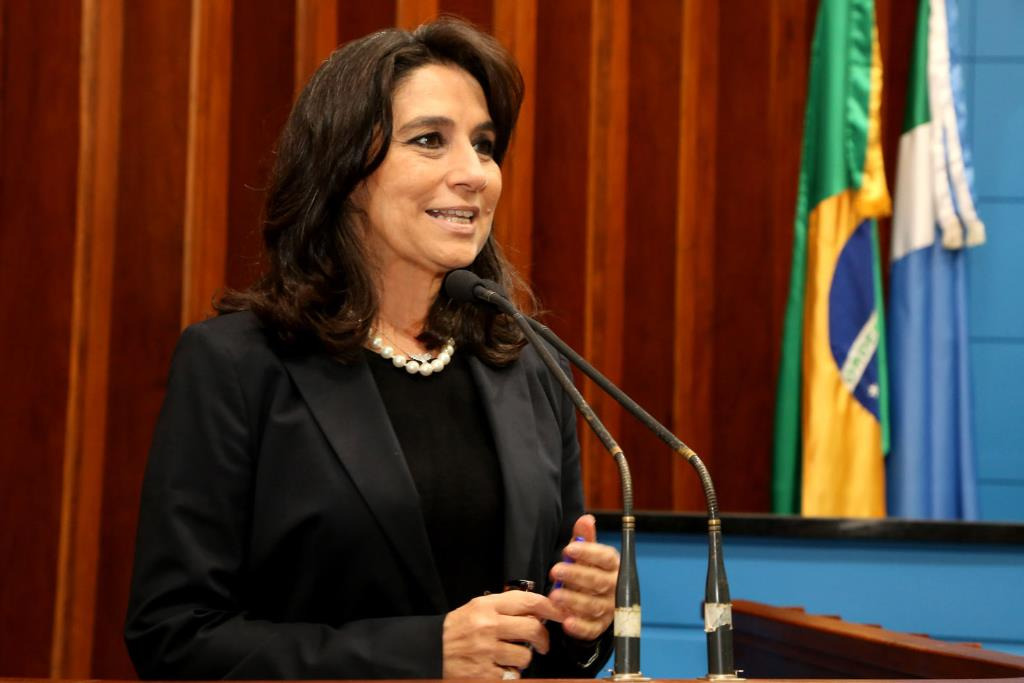 Subsecretária de Políticas para a Mulher de Campo Grande discursou pela aprovação de PEC / Foto: Victor Chileno