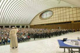 Papa exige que bispos nunca escondam escândalos de pedofilia