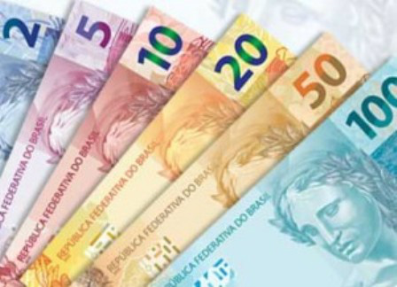 Governo adia metade dos pagamentos do abono salarial para o ano que vem Governo adia metade dos pagamentos do abono salarial para o ano que vem