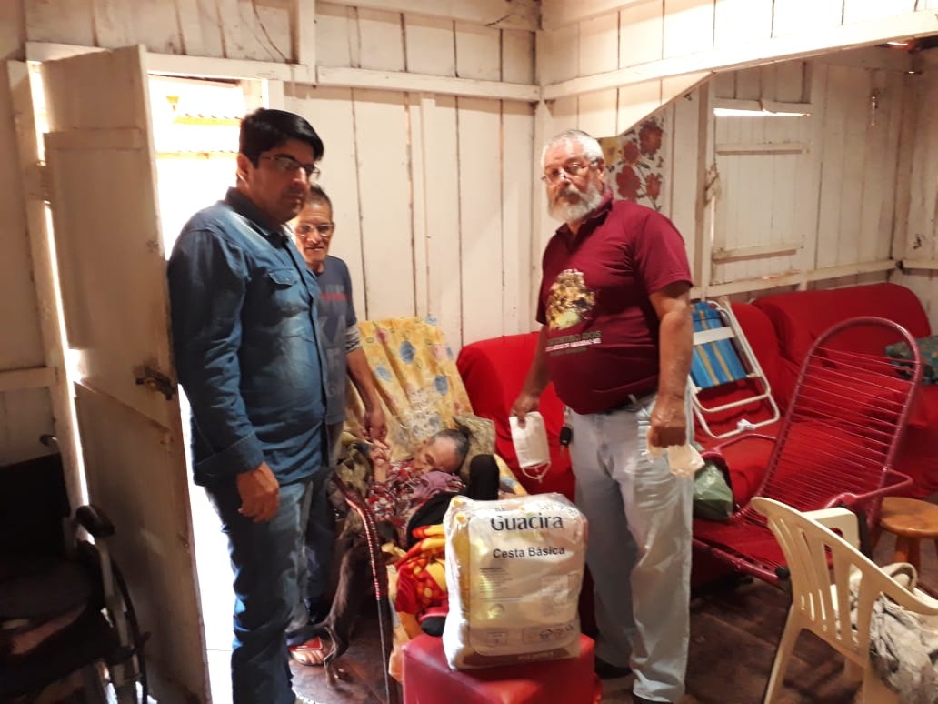 Desta vez a ação abrangeu as cerca de 10 famílias que já são assistidas pelo grupo, mas também ao Lar do Idoso Frei Fabiano de Criston e o Hospital Regional / Foto: Cedida por Júnior Palhano