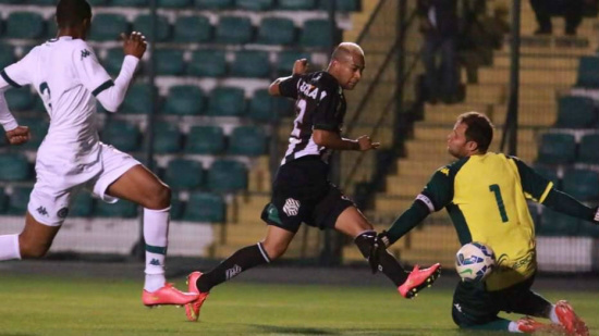Thiago Santana abriu o placar para o Figueirense diante do Goiás na Ressacada