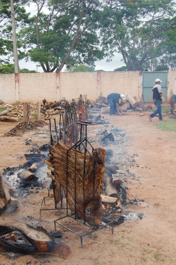 Costelão da Unificam, festa tradicional do calendário amambaiense, acontece nesta terça-feira, 28 de setembro.