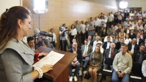 Senadora Kátia Abreu assume presidência da FAET