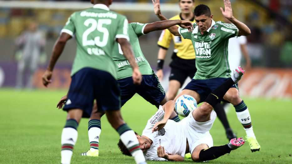 Santos até joga de igual para igual com o Fluminense, mas acaba castigado com um gol no fim e sai derrotado do Maracanã (Wilton Junior/Estadão/)