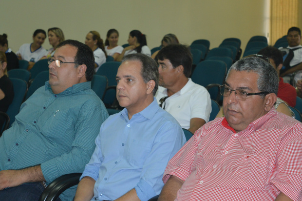 Dr. Bandeira e Coronel David participam de sessão da Câmara Municipal de Amambai E/D- Prefeito Dr. Bandeira, deputado Cel. David e o vice-prefeito de Amambai, Valter Brito acompanhando a sessão no legislativo nesta quinta-feira (02) / Foto: Moreira Produções