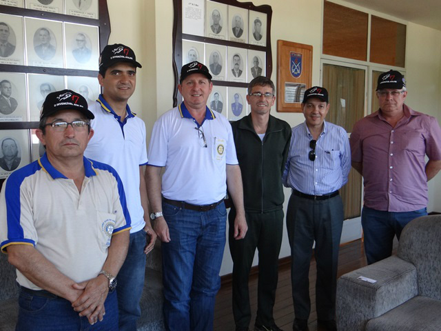 Visita do governador do Rotary a Amambai reforça importância do clube No 17º RC Mec, o comandante Heron destacou as parcerias entre o exército e o Rotary.
