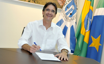 Prefeitura de Amambai viabiliza quase R$ 2,5 milhões para asfalto Prefeito Dirceu Lanzarini comemora a liberação de mais recursos para pavimentação asfáltica em Amambai.