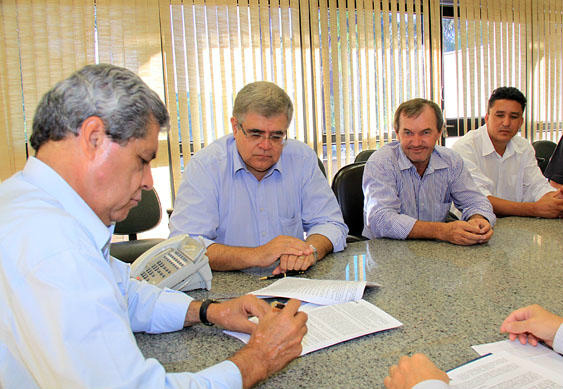 Governo assina contrato e garante 85 moradias em Coronel Sapucaia para famílias Governo assina contrato e garante 85 moradias em Coronel Sapucaia para famílias