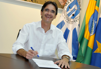 Servidores municipais de Amambai conquistam desconto na mensalidade da Cassems Prefeito Dirceu Lanzarini conseguiu mais uma conquista para os servidores públicos municipais