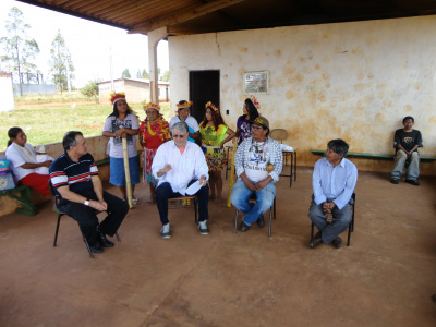 E/D- Vereador Prego durante encontro com lideranças na aldeia Limão Verde com o vereador de Campo Grande, ex-governador Zeca do PT