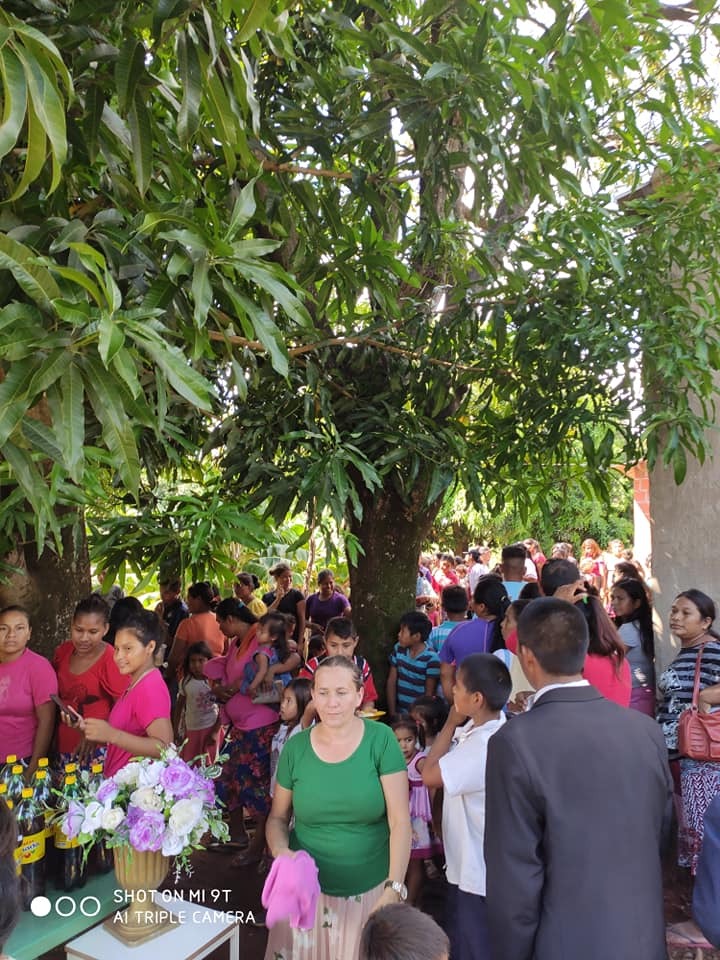 Pastor, vice-prefeito participa de festa/culto em aldeia na pandemia Festa de aniversário foi realizada juntamente com culto (Foto: Divulgação/Facebook)