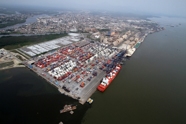 Porto de Paranaguá alcança recorde com 1,92 milhão de toneladas de grãos Porto de Paranaguá alcança recorde com 1,92 milhão de toneladas de grãos