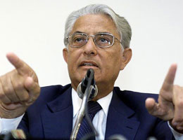 Liliane retira de site informação sobre Roriz, mas candidatura de Weslian está mantida Acusado de envolvimento em esquema de corrupção, Roriz renunciou ao mandato de senador, em 2007, para fugir do processo de cassação.